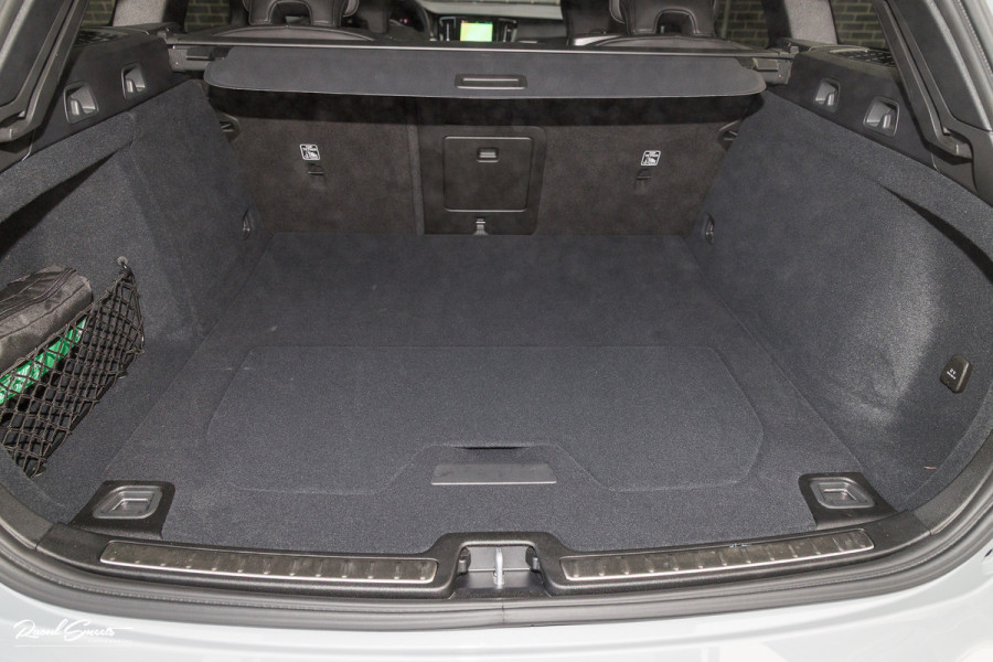 Volvo V60 2.0 T8 Plug-in hybrid AWD Plus Dark | Panoramadak | Adaptieve cruise | Harman Kardon | Memory | Blis |