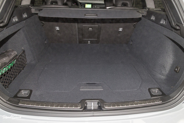 Volvo V60 2.0 T8 Plug-in hybrid AWD Plus Dark | Panoramadak | Adaptieve cruise | Harman Kardon | Memory | Blis |