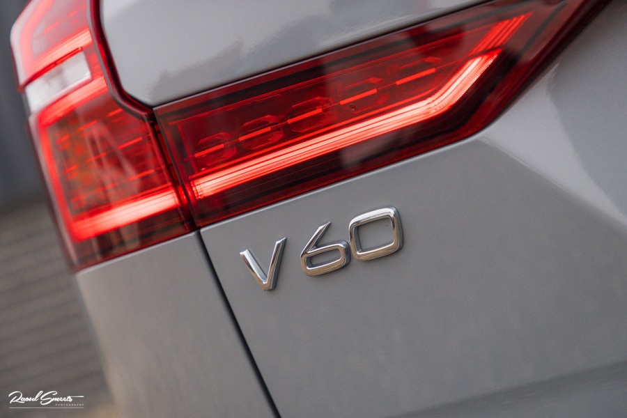 Volvo V60 2.0 T8 Plug-in hybrid AWD Plus Dark | Panoramadak | Adaptieve cruise | Harman Kardon | Memory | Blis |