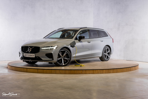 Volvo V60 2.0 T8 Plug-in hybrid AWD Plus Dark | Panoramadak | Adaptieve cruise | Harman Kardon | Memory | Blis |