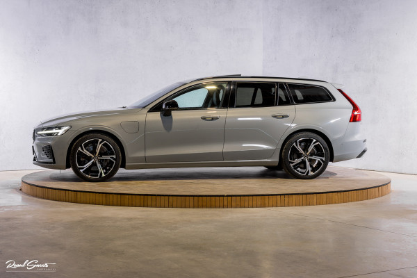 Volvo V60 2.0 T8 Plug-in hybrid AWD Plus Dark | Panoramadak | Adaptieve cruise | Harman Kardon | Memory | Blis |