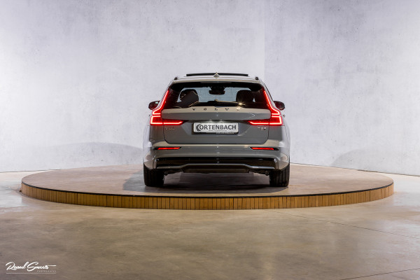 Volvo V60 2.0 T8 Plug-in hybrid AWD Plus Dark | Panoramadak | Adaptieve cruise | Harman Kardon | Memory | Blis |