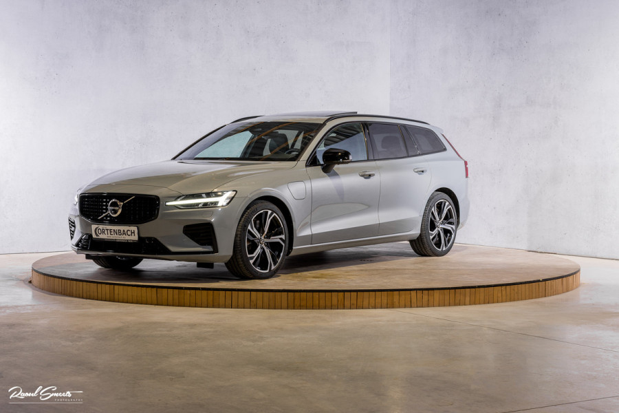 Volvo V60 2.0 T8 Plug-in hybrid AWD Plus Dark | Panoramadak | Adaptieve cruise | Harman Kardon | Memory | Blis |