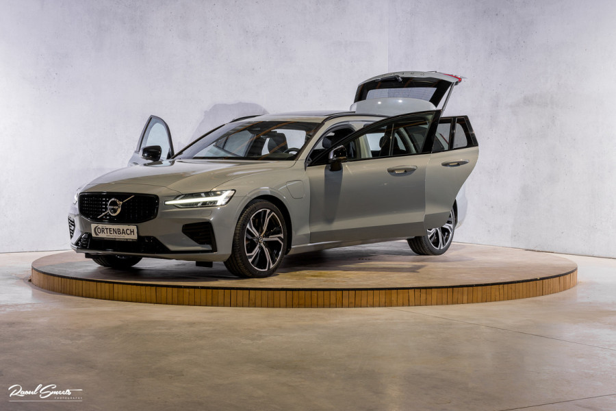 Volvo V60 2.0 T8 Plug-in hybrid AWD Plus Dark | Panoramadak | Adaptieve cruise | Harman Kardon | Memory | Blis |