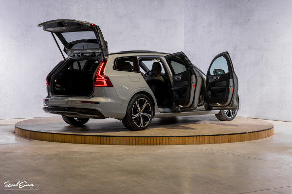Volvo V60 2.0 T8 Plug-in hybrid AWD Plus Dark | Panoramadak | Adaptieve cruise | Harman Kardon | Memory | Blis |