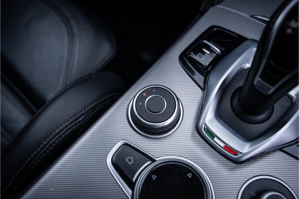 Alfa Romeo Stelvio 2.0 T AWD Veloce Ti (280pk) ** Panodak ** Leder ** Trekhaak ** Harman/Kardon