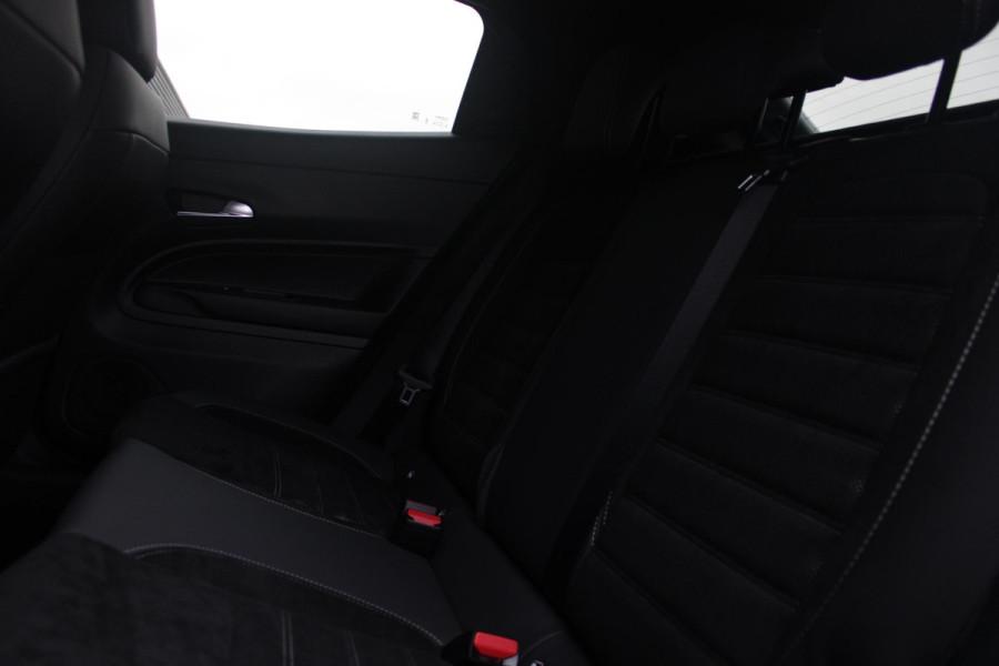 Alfa Romeo junior ELETTRICA SPORT SPECIALE 156PK 54 kWh | PANORAMA SCHUIF/KANTEL DAK | TECHNO PACK: (LED MATRIX KOPLAMPEN, DRAADLOZE TELEFOONLADER, DODEHOEK DETECTIE, PARKEERSENSOREN VOOR ACHTER EN ZIJKANT, NAVIGATIE, ELEKTRISCH BEDIENBARE ACHTERKLEP, KEYLESS ENTRY, ADAPTIVE CRUISE CONTROL, ACHTERUITRIJ CAMERA) | SPORT SPECIALE BEKLEDING MET ALCANTARA | WAMRTEPOMP! | VERWARMBARE VOORSTOELEN | VERWARMBARE VOORRUIT | NAVIGLI BLUE MET ZWART DAK | 18" LICHTMETALEN VELGEN "FOGRI" | GRILL "LEGGENDA" | 100 KW DC SNELLADER | 3-FASE | ELEKTRISCH VERSTELBARE BESTUURDERSSTOEL MET MASSAGE FNCTIE |
