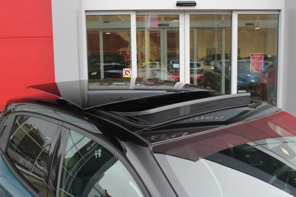 Alfa Romeo junior ELETTRICA SPORT SPECIALE 156PK 54 kWh | PANORAMA SCHUIF/KANTEL DAK | TECHNO PACK: (LED MATRIX KOPLAMPEN, DRAADLOZE TELEFOONLADER, DODEHOEK DETECTIE, PARKEERSENSOREN VOOR ACHTER EN ZIJKANT, NAVIGATIE, ELEKTRISCH BEDIENBARE ACHTERKLEP, KEYLESS ENTRY, ADAPTIVE CRUISE CONTROL, ACHTERUITRIJ CAMERA) | SPORT SPECIALE BEKLEDING MET ALCANTARA | WAMRTEPOMP! | VERWARMBARE VOORSTOELEN | VERWARMBARE VOORRUIT | NAVIGLI BLUE MET ZWART DAK | 18" LICHTMETALEN VELGEN "FOGRI" | GRILL "LEGGENDA" | 100 KW DC SNELLADER | 3-FASE | ELEKTRISCH VERSTELBARE BESTUURDERSSTOEL MET MASSAGE FNCTIE |