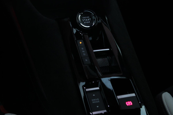 Alfa Romeo junior ELETTRICA SPORT SPECIALE 156PK 54 kWh | PANORAMA SCHUIF/KANTEL DAK | TECHNO PACK: (LED MATRIX KOPLAMPEN, DRAADLOZE TELEFOONLADER, DODEHOEK DETECTIE, PARKEERSENSOREN VOOR ACHTER EN ZIJKANT, NAVIGATIE, ELEKTRISCH BEDIENBARE ACHTERKLEP, KEYLESS ENTRY, ADAPTIVE CRUISE CONTROL, ACHTERUITRIJ CAMERA) | SPORT SPECIALE BEKLEDING MET ALCANTARA | WAMRTEPOMP! | VERWARMBARE VOORSTOELEN | VERWARMBARE VOORRUIT | NAVIGLI BLUE MET ZWART DAK | 18" LICHTMETALEN VELGEN "FOGRI" | GRILL "LEGGENDA" | 100 KW DC SNELLADER | 3-FASE | ELEKTRISCH VERSTELBARE BESTUURDERSSTOEL MET MASSAGE FNCTIE |