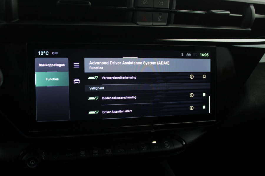 Alfa Romeo junior ELETTRICA SPORT SPECIALE 156PK 54 kWh | PANORAMA SCHUIF/KANTEL DAK | TECHNO PACK: (LED MATRIX KOPLAMPEN, DRAADLOZE TELEFOONLADER, DODEHOEK DETECTIE, PARKEERSENSOREN VOOR ACHTER EN ZIJKANT, NAVIGATIE, ELEKTRISCH BEDIENBARE ACHTERKLEP, KEYLESS ENTRY, ADAPTIVE CRUISE CONTROL, ACHTERUITRIJ CAMERA) | SPORT SPECIALE BEKLEDING MET ALCANTARA | WAMRTEPOMP! | VERWARMBARE VOORSTOELEN | VERWARMBARE VOORRUIT | NAVIGLI BLUE MET ZWART DAK | 18" LICHTMETALEN VELGEN "FOGRI" | GRILL "LEGGENDA" | 100 KW DC SNELLADER | 3-FASE | ELEKTRISCH VERSTELBARE BESTUURDERSSTOEL MET MASSAGE FNCTIE |