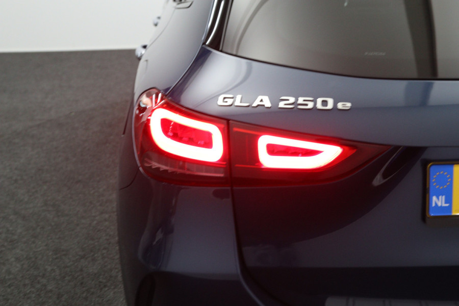 Mercedes-Benz GLA 250 e AMG Line 218 PK PHEV, Panoramadak, Memory, 360 Camera, Sfeerverlichting, Adap. Cruise Control