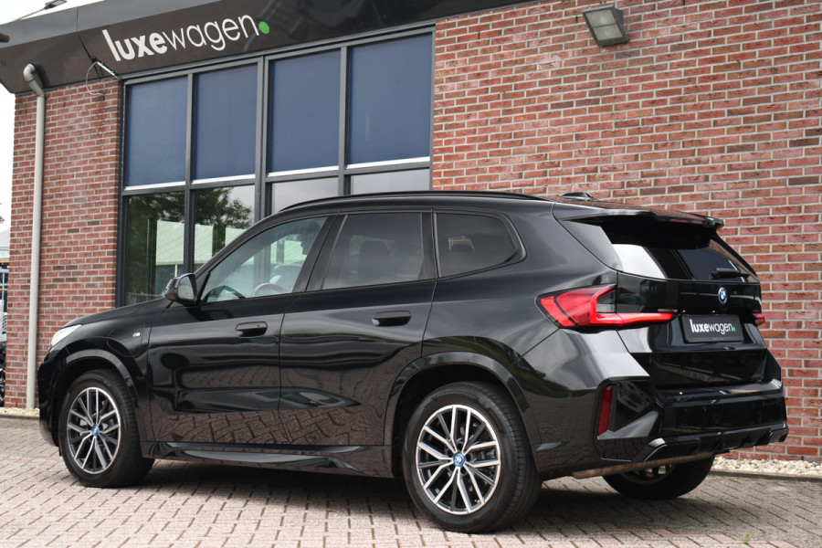 BMW iX1 xDrive30 M-Sport Pano DA-Prof 360 H/K HUD E-zetel+Massage