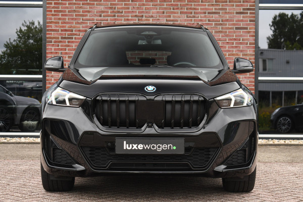BMW iX1 xDrive30 M-Sport Pano DA-Prof 360 H/K HUD E-zetel+Massage
