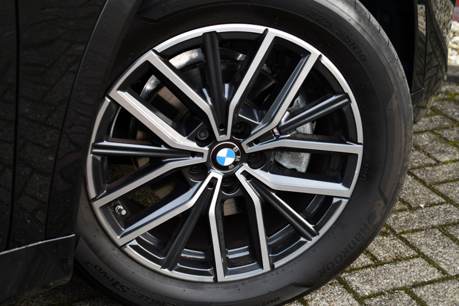 BMW iX1 xDrive30 M-Sport Pano DA-Prof 360 H/K HUD E-zetel+Massage