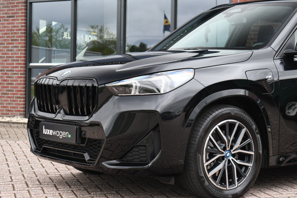 BMW iX1 xDrive30 M-Sport Pano DA-Prof 360 H/K HUD E-zetel+Massage