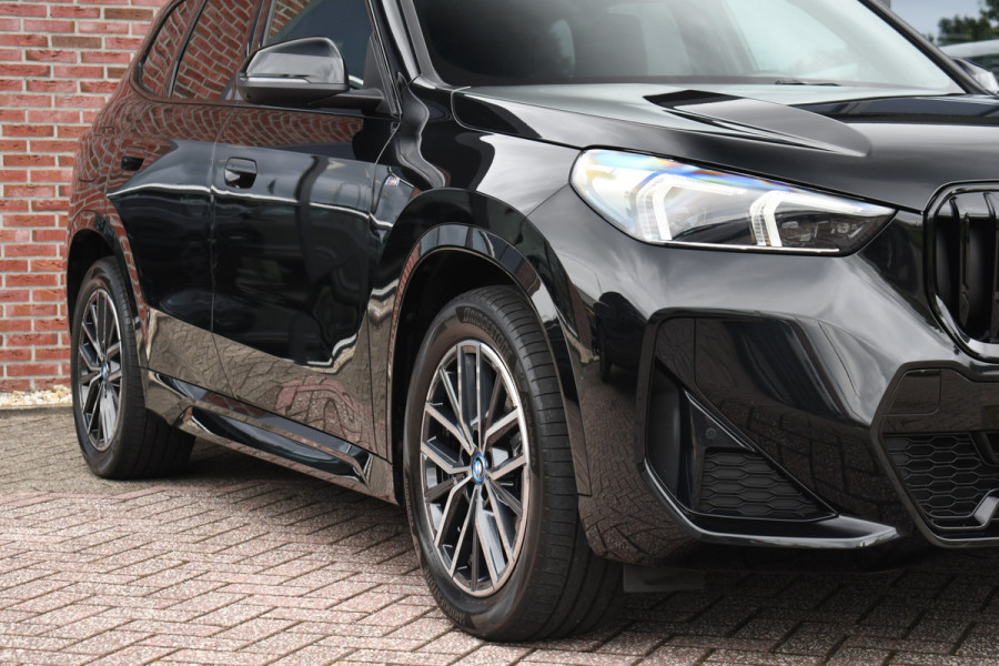 BMW iX1 xDrive30 M-Sport Pano DA-Prof 360 H/K HUD E-zetel+Massage