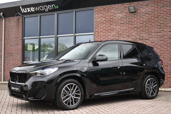 BMW iX1 xDrive30 M-Sport Pano DA-Prof 360 H/K HUD E-zetel+Massage
