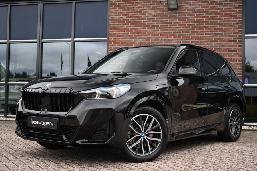 BMW iX1 xDrive30 M-Sport Pano DA-Prof 360 H/K HUD E-zetel+Massage