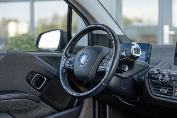 BMW i3 S iPerformance 94Ah 33 kWh / 63dkm NAP / Harman Kardon / Pano / Camera / Navi / Leder / NL-Auto