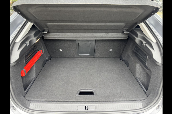 Citroën C4 1.2 Puretech Feel Edition | Leder | LED | Trekhaak | Dealer Onderhouden | Nwe distributie | NAP |