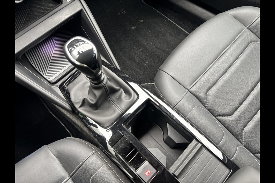 Citroën C4 1.2 Puretech Feel Edition | Leder | LED | Trekhaak | Dealer Onderhouden | Nwe distributie | NAP |