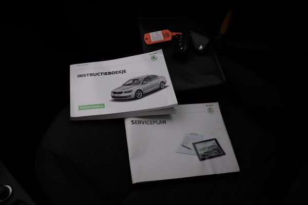 Škoda Octavia 1.2 TSI Style Combi | Xenon | Canton audio | Keyless Entry | Automatisch inparkeren | Stoelverwarming