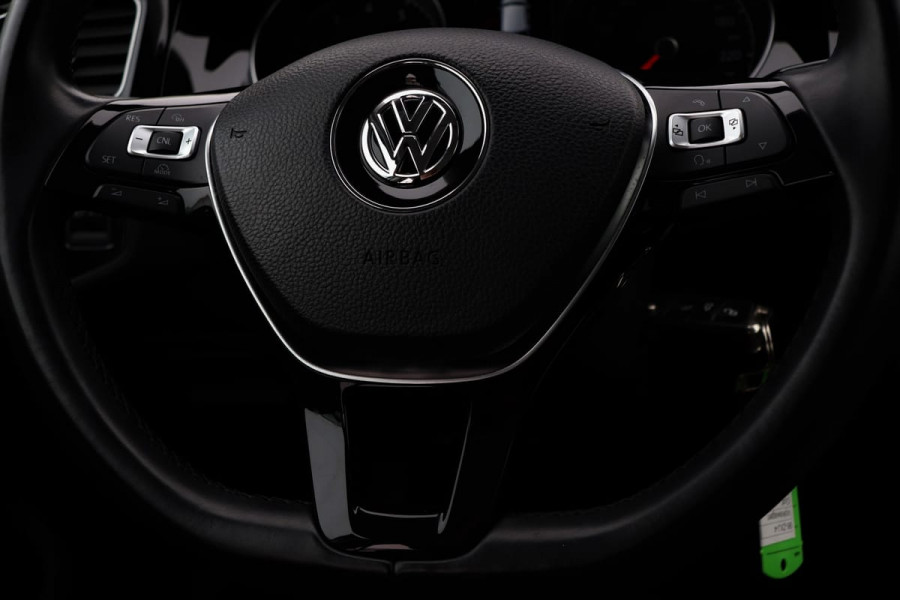 Volkswagen Golf 1.4 TSI 140pk Highline 5-deurs | 1e eigenaar | Dealer onderhouden | Navigatie | Climate control | Cruise control | PDC V+A