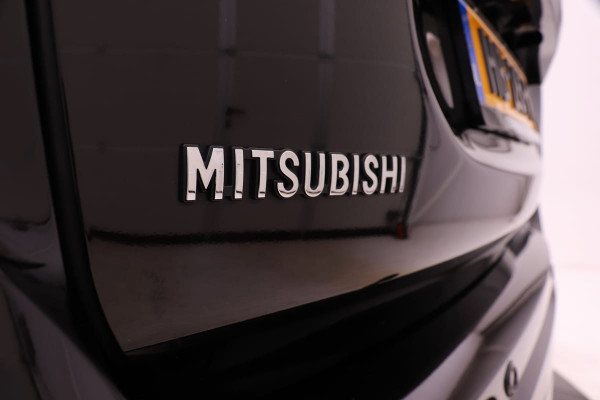 Mitsubishi Outlander 2.0 PHEV Instyle *Excl. BTW* | Dealer onderhouden | Navigatie | Leder | Stoel-/stuurverwarming | Trekhaak