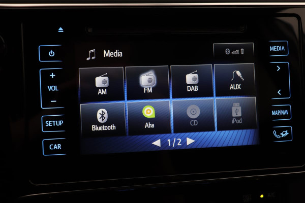 Toyota Auris Touring Sports 1.8 Hybrid Dynamic | Navigatie | Camera | Dealer onderhouden | Climate Control | Keyless