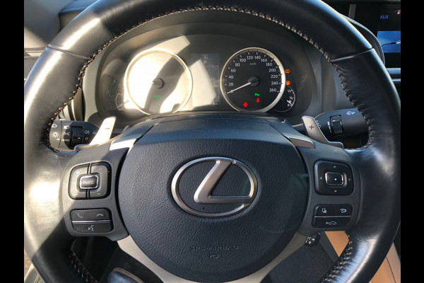 Lexus RC 300h F SPORT Line