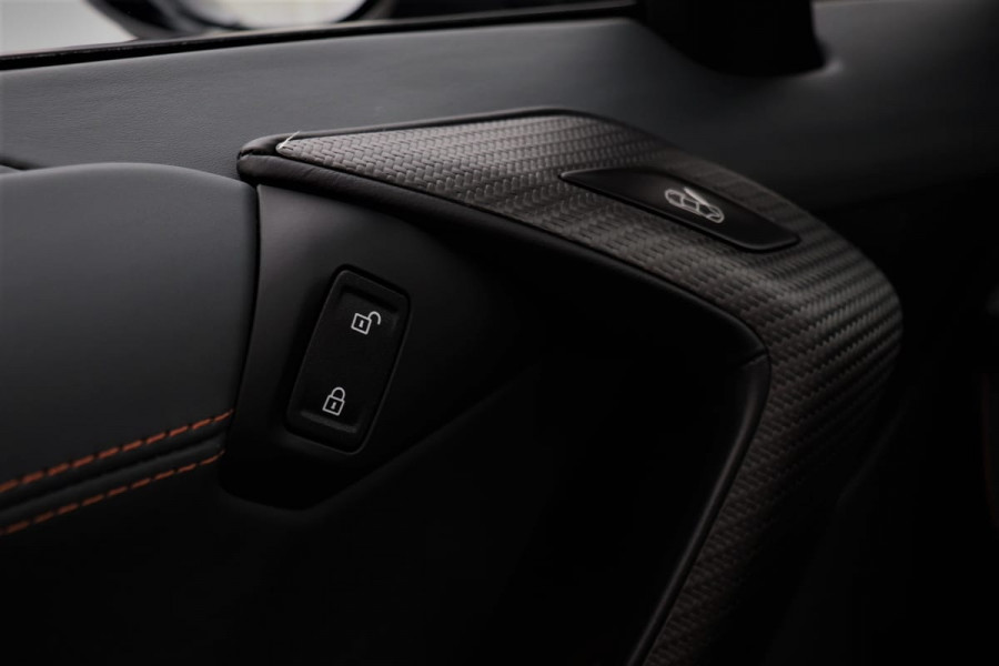 BMW i8 Roadster | Progressive pack | Individual Naturleder | H&K Sound | HUD | Nav Proff | Carbon inleg | Stoelverwarming