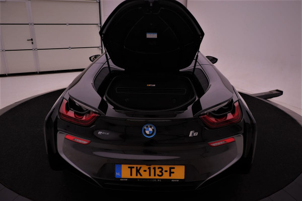 BMW i8 Roadster | Progressive pack | Individual Naturleder | H&K Sound | HUD | Nav Proff | Carbon inleg | Stoelverwarming