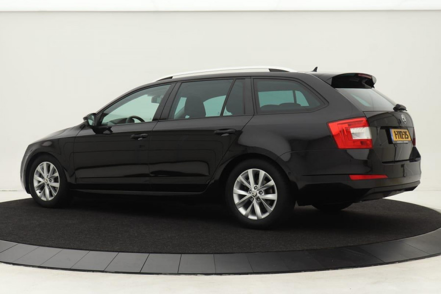 Škoda Octavia Combi 1.6 TDI Business | Xenon | Navigatie | Climate control | Keyless | Park Assist