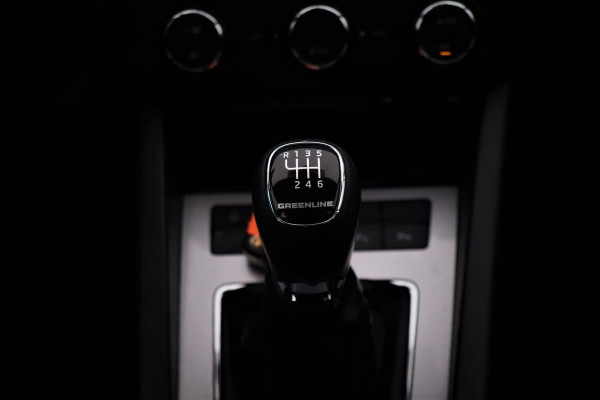 Škoda Octavia Combi 1.6 TDI Business | Xenon | Navigatie | Climate control | Keyless | Park Assist