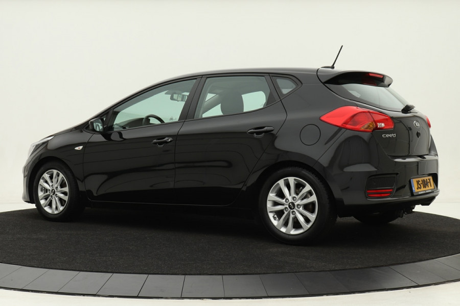 Kia cee'd 1.6 GDI First Edition | Navigatie | Camera | Airco | Dealer onderhouden | Cruise control | Lichtmetalen velgen | PDC