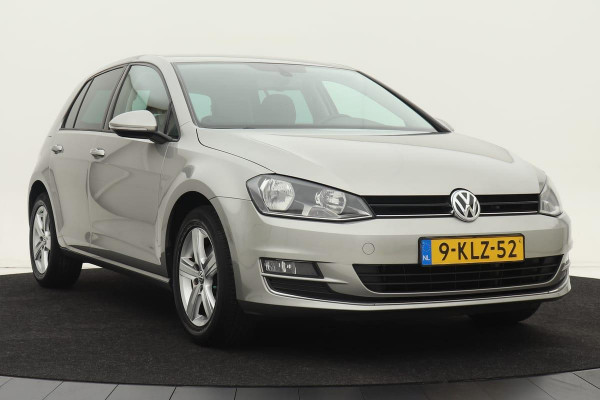 Volkswagen Golf 1.2 TSI 105pk Highline 5-deurs | Navigatie | Alcantara | Climate control | Cruise control | 67.200km!!