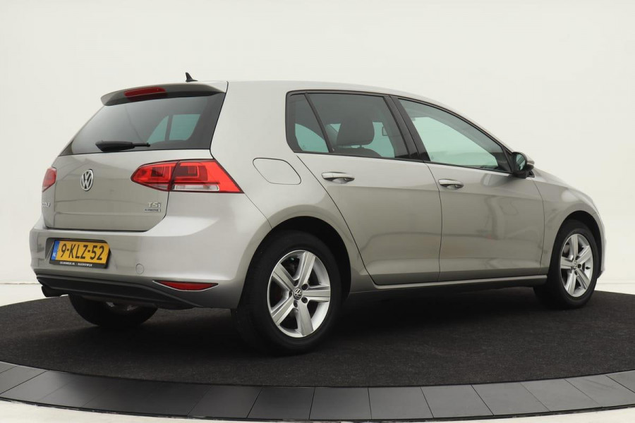 Volkswagen Golf 1.2 TSI 105pk Highline 5-deurs | Navigatie | Alcantara | Climate control | Cruise control | 67.200km!!