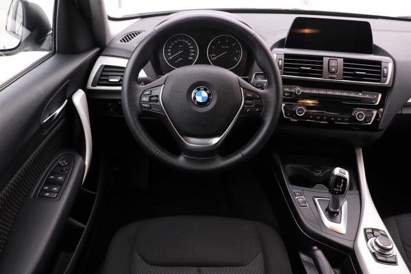 BMW 1 Serie 120d Executive | 1e eigenaar | Full-LED | Navigatie | Parkeersensoren | PDC | Climate control | Cruise control