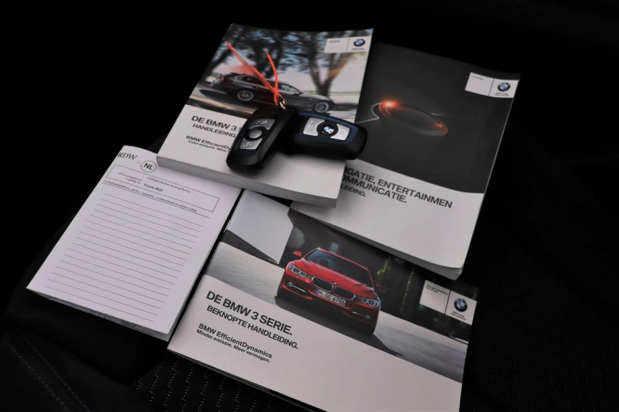 BMW 3 Serie Touring 316i Executive | M-Sportpakket | Navigatie Professional | Individual hemel | Xenon | Climate control | Cruise control