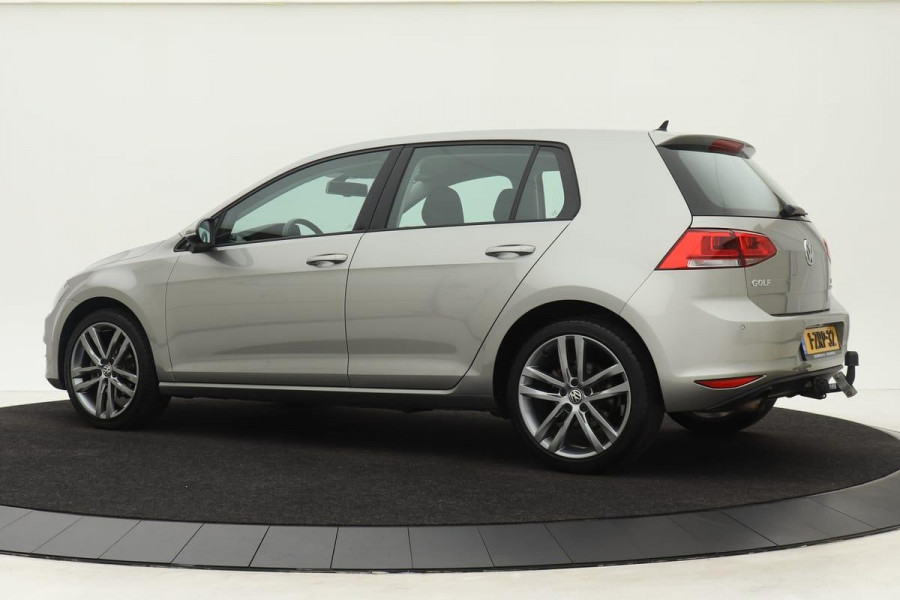 Volkswagen Golf 1.2 TSI Highline | Dealer onderhouden | Navigatie | Sportonderstel | 18 inch Durban velgen | Climate control