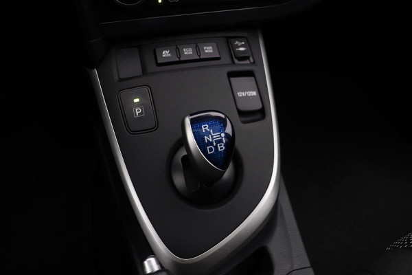 Toyota Auris 1.8 Hybrid Lease | 1e eigenaar | Dealer onderhouden | Panoramadak | Navigatie | Camera