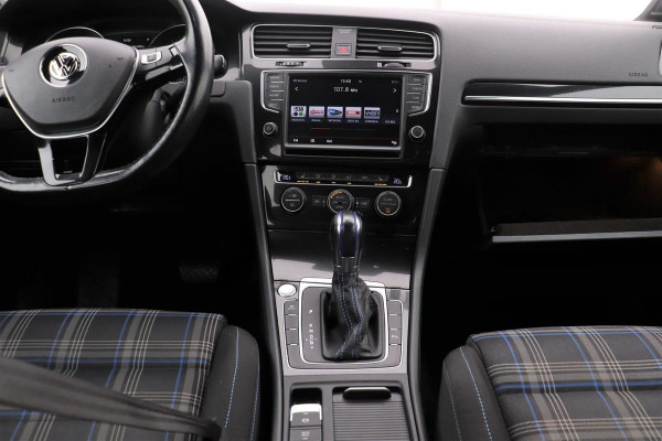 Volkswagen Golf e-Golf *All-in Prijs*| GTE stoelen | Full LED | Discover Pro navigatie | Stoelverwarming | Camera | Keyless