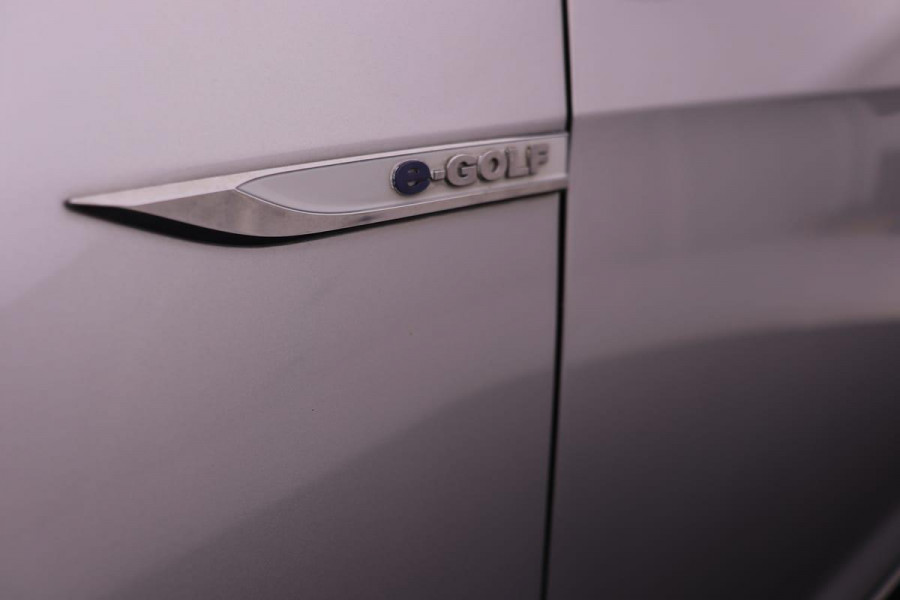 Volkswagen Golf e-Golf *All-in Prijs*| GTE stoelen | Full LED | Discover Pro navigatie | Stoelverwarming | Camera | Keyless