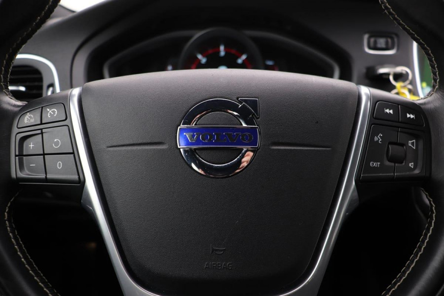 Volvo V40 2.0 D2 R-Design | Xenon | Navigatie | Climate control | Stoelverwarming | PDC | Voorruitverwarming | Afn. trekhaak