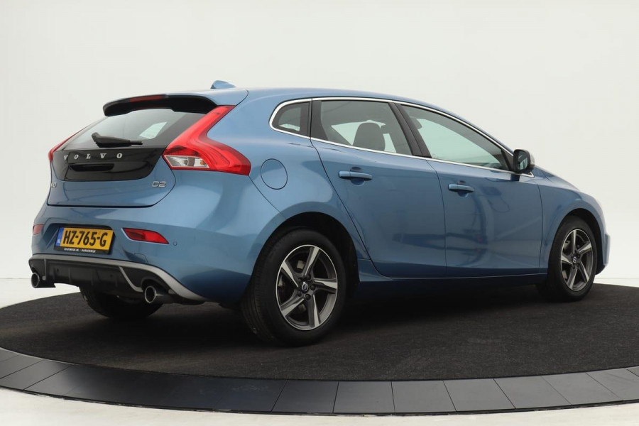 Volvo V40 2.0 D2 R-Design | Xenon | Navigatie | Climate control | Stoelverwarming | PDC | Voorruitverwarming | Afn. trekhaak