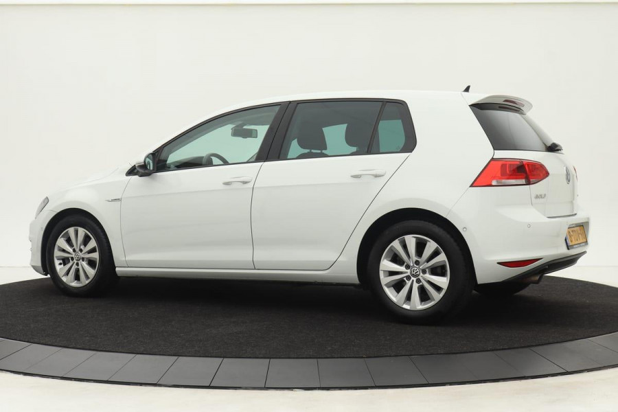 Volkswagen Golf 1.6 TDI Comfortline 5-deurs | Navigatie | Dealer onderhouden | Climate control | Park Assist