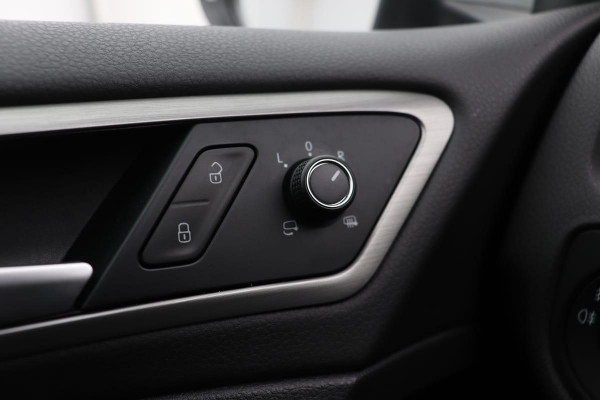 Volkswagen Golf 1.6 TDI Comfortline 5-deurs | Navigatie | Dealer onderhouden | Climate control | Park Assist