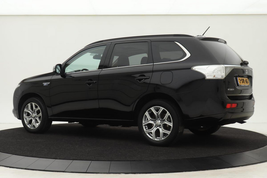 Mitsubishi Outlander 2.0 PHEV Instyle *All-in Prijs* | Dealer onderhouden | Xenon | Schuif-/kanteldak | Leder