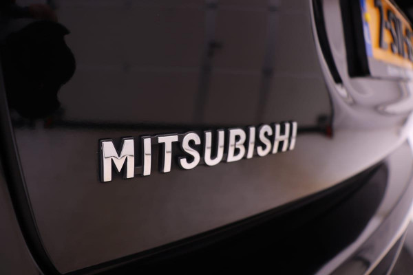 Mitsubishi Outlander 2.0 PHEV Instyle *All-in Prijs* | Dealer onderhouden | Xenon | Schuif-/kanteldak | Leder