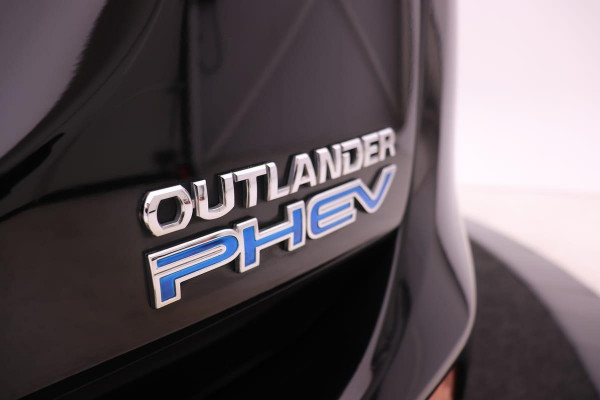 Mitsubishi Outlander 2.0 PHEV Instyle *All-in Prijs* | Dealer onderhouden | Xenon | Schuif-/kanteldak | Leder